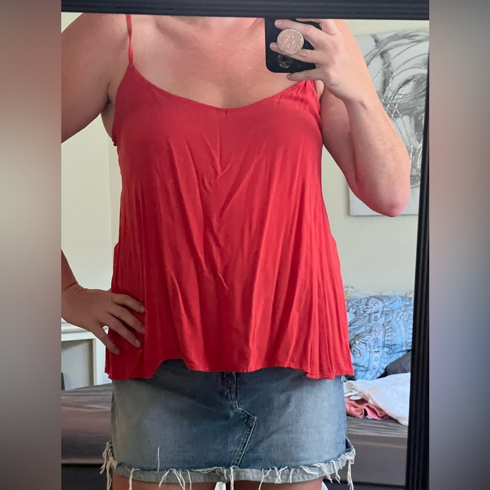 XL Old Navy Cami with unique open back detail & adjustable straps.